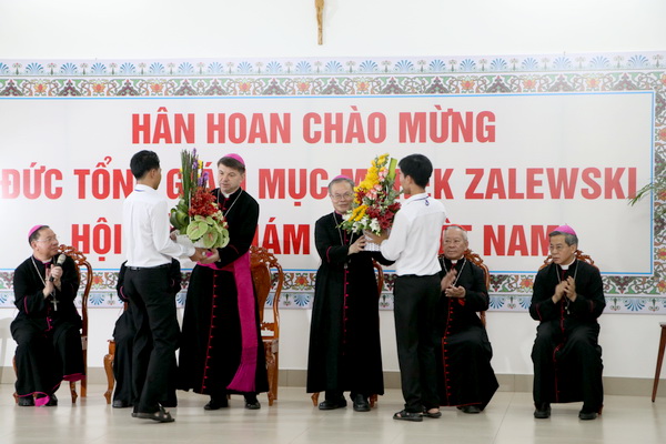 Gp. Mỹ Tho chào đón Hội Đồng Giám Mục tham dự hội nghị thường niên kỳ II-2018