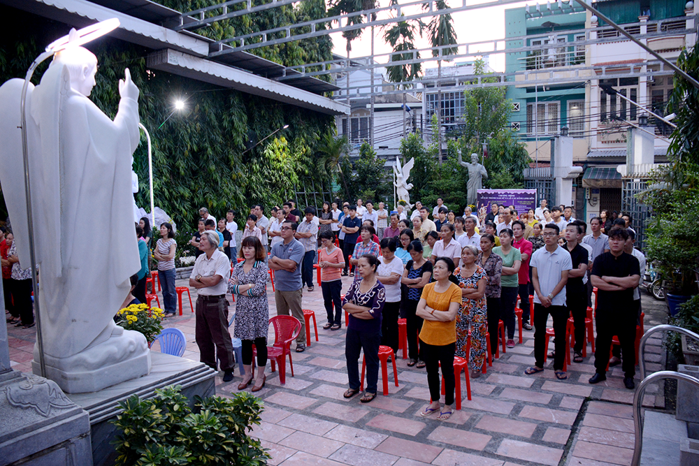 Gx. Vĩnh Hòa - Mừng lễ Các Thánh Nam Nữ