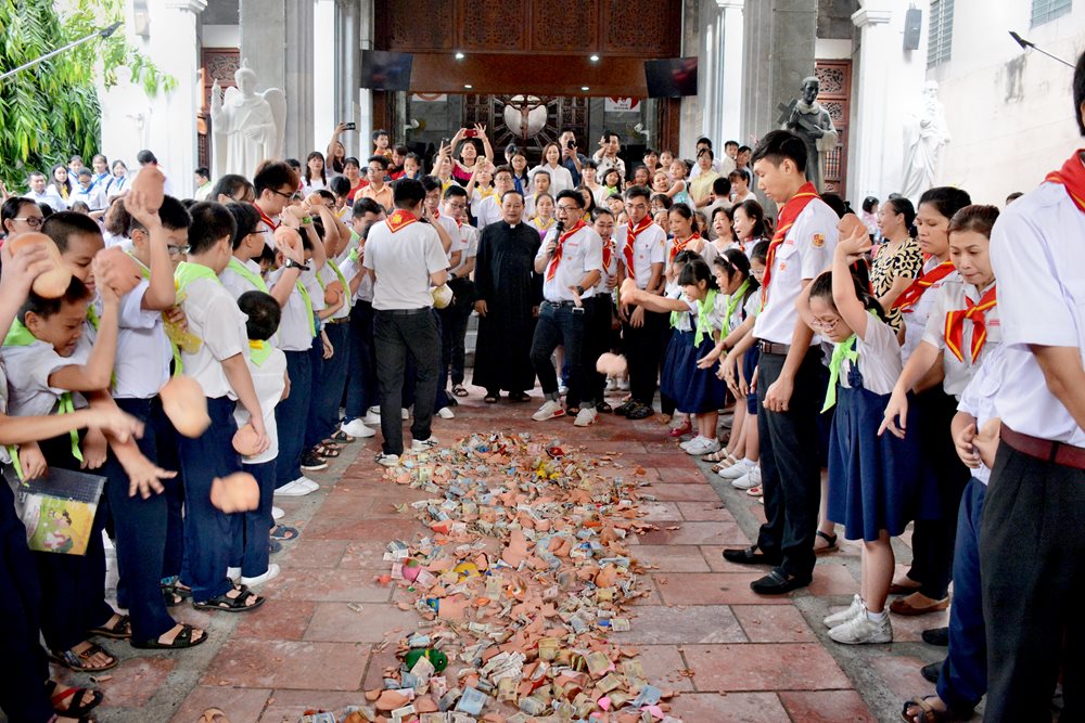 Đoàn TNTT - Mổ heo đất Mừng Chúa Phục Sinh 2018